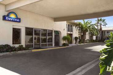 هتل Days Inn By Wyndham Oceanside
