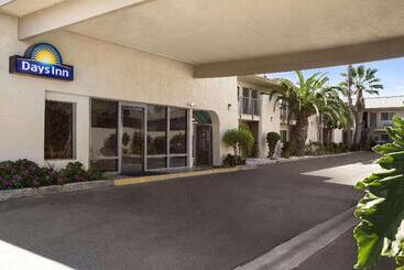 هتل Days Inn By Wyndham Oceanside