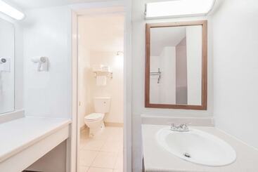 هتل Days Inn By Wyndham South Fort Worth