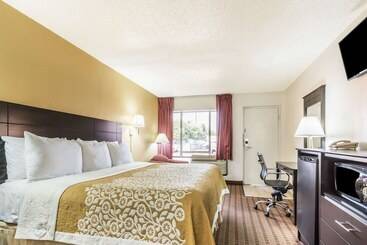 هتل Days Inn By Wyndham South Fort Worth