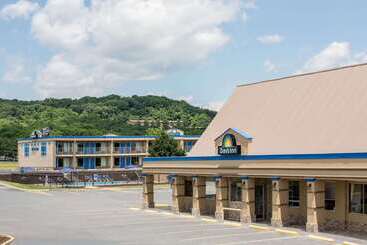 هتل Days Inn By Wyndham Staunton