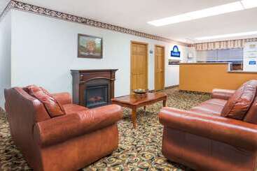 هتل Days Inn By Wyndham Staunton