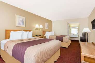 هتل Days Inn By Wyndham Staunton