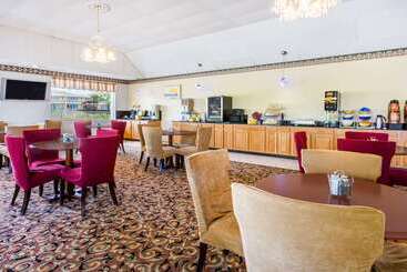 هتل Days Inn By Wyndham Staunton