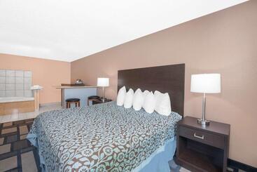 هتل Days Inn By Wyndham Watertown