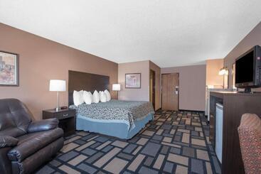 هتل Days Inn By Wyndham Watertown