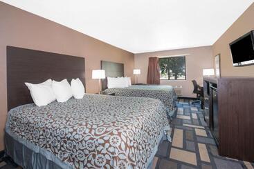 هتل Days Inn By Wyndham Watertown