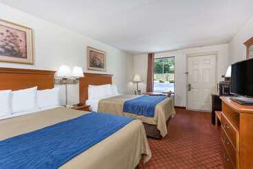 هتل Days Inn By Wyndham Winston Salem North