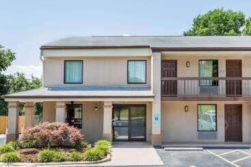 هتل Days Inn By Wyndham Winston Salem North