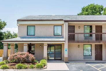 هتل Days Inn By Wyndham Winston Salem North
