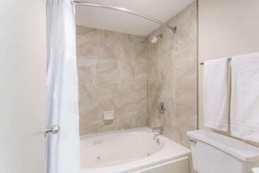 هتل Days Inn By Wyndham Winston Salem North