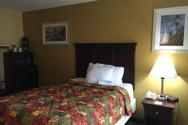 هتل Days Inn By Wyndham Charleston Historic District