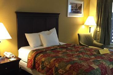 هتل Days Inn By Wyndham Charleston Historic District