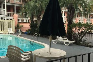 هتل Days Inn By Wyndham Charleston Historic District