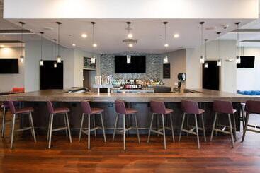 Skyline Hotel Detroit Airport, Surestay Collection By Bw