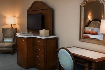 هتل Disney S Grand Floridian Resort & Spa