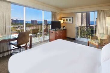 Doubletree By Hilton Hotel Alana   Waikiki Beach