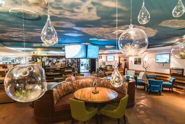 Doubletree By Hilton Hotel Alana   Waikiki Beach