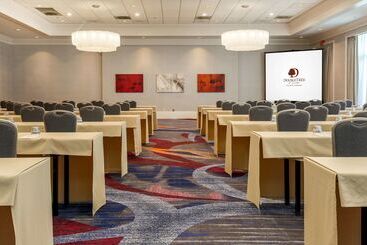 هتل Doubletree By Hilton Atlanta Airport