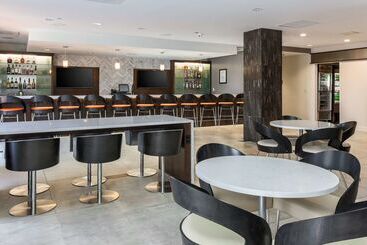 هتل Doubletree By Hilton Atlanta Airport