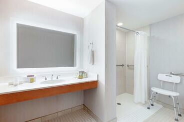 هتل Doubletree By Hilton Atlanta Airport