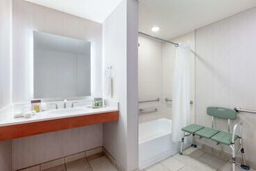 هتل Doubletree By Hilton Atlanta Airport