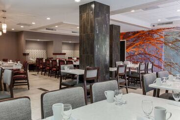 هتل Doubletree By Hilton Atlanta Airport