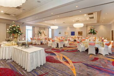 هتل Doubletree By Hilton Atlanta Airport