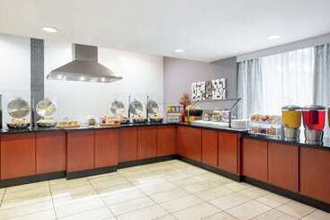 هتل Doubletree By Hilton Atlanta Airport