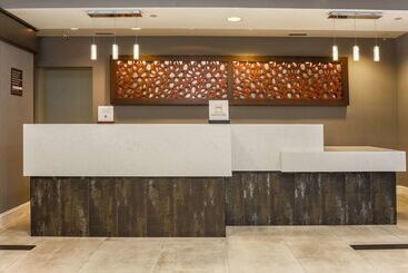 هتل Doubletree By Hilton Atlanta Airport