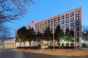 هتل Doubletree By Hilton Atlanta Airport