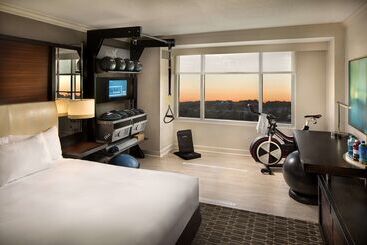 هتل Doubletree By Hilton Atlanta Airport