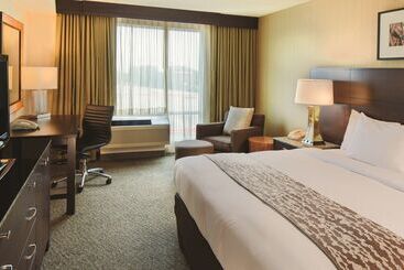 Doubletree By Hilton Hotel Boston Bayside