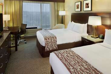 Doubletree By Hilton Hotel Boston Bayside