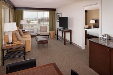 Doubletree By Hilton Hotel Boston Bayside