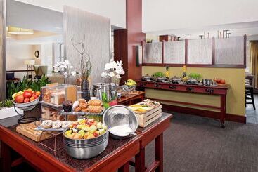 Doubletree By Hilton Hotel Boston Bayside