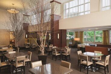 Doubletree By Hilton Hotel Boston Bayside