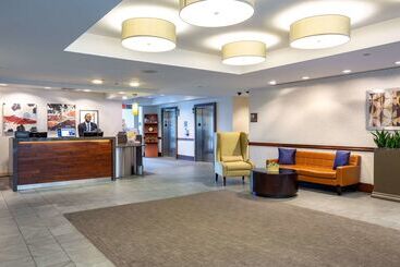 Doubletree By Hilton Hotel Boston Bayside