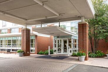 Doubletree By Hilton Hotel Boston Bayside