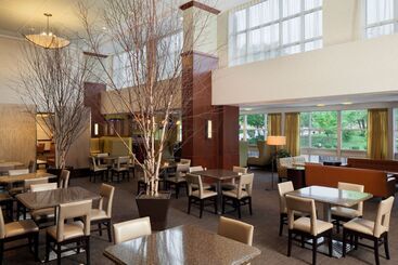 Doubletree By Hilton Hotel Boston Bayside
