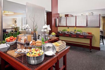 Doubletree By Hilton Hotel Boston Bayside