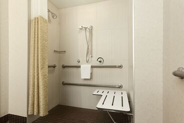 Doubletree By Hilton Hotel Boston Bayside