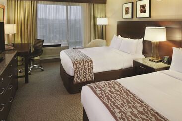 Doubletree By Hilton Hotel Boston Bayside