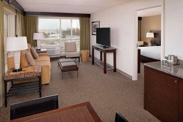 Doubletree By Hilton Hotel Boston Bayside