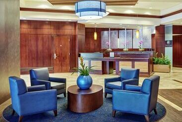هتل Doubletree By Hilton Charlotte Uptown