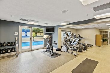 هتل Doubletree By Hilton Charlotte Uptown