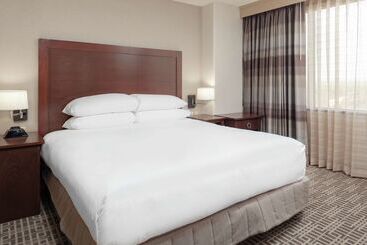 هتل Doubletree By Hilton Kansas City Overland Park