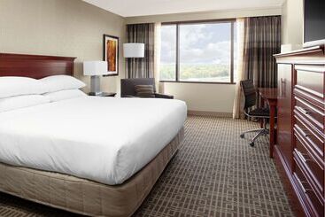 هتل Doubletree By Hilton Kansas City  Overland Park