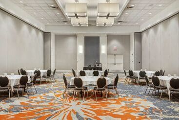 هتل Doubletree By Hilton Little Rock