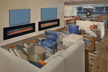 هتل Doubletree By Hilton Little Rock